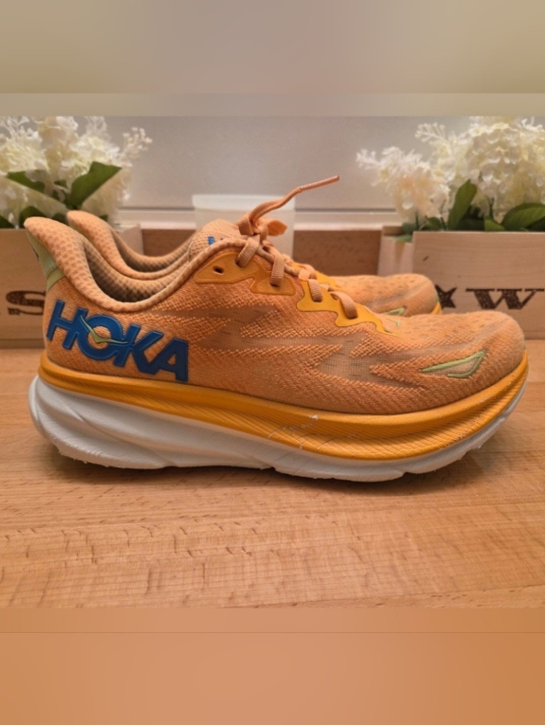 Hoka One One Men's Clifton 9 Running Shoe Solar Flare/Lettuce Size 9d